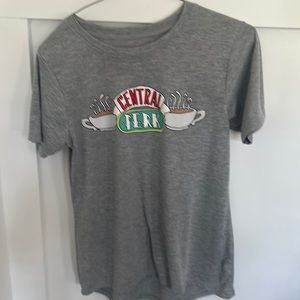 F•R•I•E•N•D•S FRIENDS tShirt gray size XS GUC